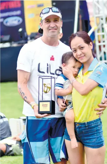  ?? (SUN.STAR FOTO/ALLAN CUIZON) ?? FIRST-TIME HIGH. After having organized Ironman events in Vietnam, Todd Gilmore not only became a participan­t but also a winner in his age group in Cebu.