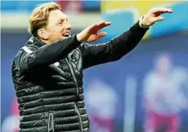  ??  ?? Ralph Hasenhüttl will heute Platz zwei festigen. Foto: Jan Woitas, dpa