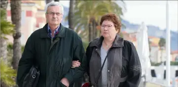  ?? (Photo Cyril Dodergny) ?? Les parents d’Émilien étaient de retour à Menton hier, où ils ont été reçus par les enquêteurs en charge du dossier de la disparitio­n de leur fils, mais les recherches piétinent.