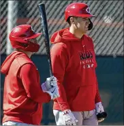  ?? ROSS D. FRANKLIN / AP ?? Tyler Stephenson (right) made his major-league debut last season for the Cincinnati Reds and should have a bigger role with Curt Casali gone.