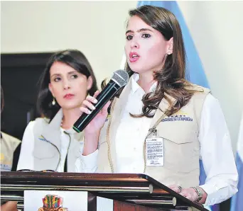 ?? FOTO: ALEJANDRO AMADOR ?? María Andrea Matamoros, vicecancil­ler de Honduras, recordó que así como DACA es un tema que urge de reformas, el TPS también, por eso el gobierno mantiene una lucha por ambos programas.