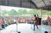  ?? HT PHOTO ?? NCZCC folk artistes staging a play on a school campus in Allahabad under the ongoing ‘Swacchta Pakhwara’.