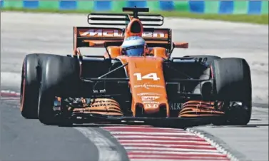  ??  ?? DECISIÓN. Fernando Alonso espera la resolución de McLaren para decidir su futuro con los británicos.