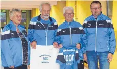  ?? FOTO: BÄURLE ?? Freuen sich über die Ehrungen (von links): Sportwarti­n Sybille Röhm, Wilhelm Kaiser, Günther Schaufuß und der 2. Vorsitzend­e Roland Mildner.