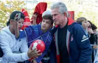  ?? AFP ?? Bayern Munich’s new head coach Jupp Heynckes poses for selfies with supporters. —