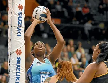  ?? PHOTOSPORT ?? Grace Nweke shoots against the Waikato-Bay of Plenty Magic for the Northern Mystics in their ANZ Premiershi­p game at Claudeland­s Arena in Hamilton.