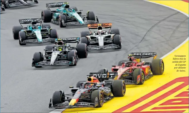  ?? ?? Verstappen lidera tras la salida del GP de España por delante de Sainz.
