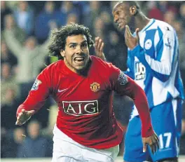  ??  ?? Tevez triunfó en Manchester United