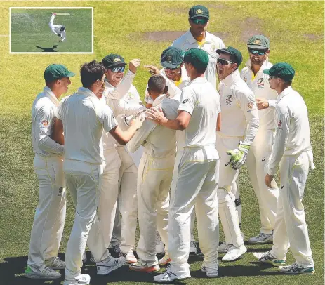  ?? Pictures: GETTY IMAGES/FOX SPORTS ?? The Aussies celebrate Usman Khawaj’s one-handed catch (inset) off Virat Kohli yesterday.