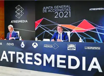  ?? ATRESMEDIA ?? José Creuheras, presidente de Atresmedia, y Silvio González (izquierda), consejero delegado