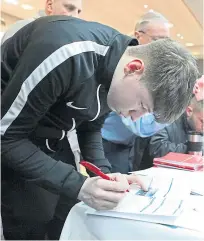  ?? Pictures: Gareth Jennings. ?? Job hunters hand in CVS and fill in forms at the Pace event at the Apex City Quay Hotel at Dundee waterfront.