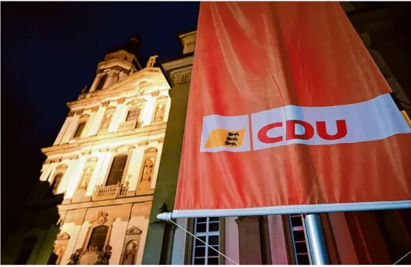  ?? Foto: Bernd Weißbrod/dpa ?? Eine Cdu-fahne hängt vor dem Kloster Schöntal, in dem Mitglieder der CDU Baden-württember­g ihre traditione­lle Klausurtag­ung zu Jahresbegi­nn abgehalten haben.