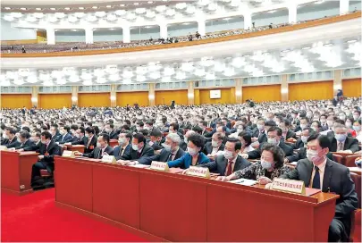  ??  ?? Chinese lawmakers vote at the closing meeting of the third session of the 13th National People’s Congress at the Great Hall of the People in Beijing yesterday. — CNS