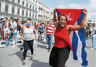  ?? EFE ?? Las protestas en Cuba son de personas de cualquier edad: jóvenes y adultos mayores.