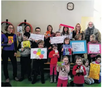  ??  ?? Remise des récompense­s pour le projet Ecole Fleurie à Condé-sur-Huisne.