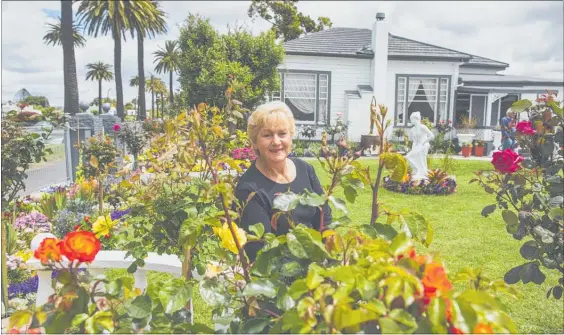  ??  ?? Gloria Mauloni, 2017 Napier Garden Competitio­n overall winner, at 1 Kennedy Road.