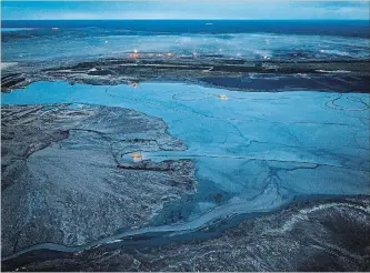  ?? IAN WILLMS NEW YORK TIMES ?? A tailings pond, a dam and dyke system used in oilsands processing are seen near Fort McMurray, Alta., in 2015. Studies have suggested the ponds leak water containing tailings into the Athabasca River.