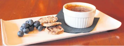  ?? STEPHEN BRUN/THE GUARDIAN ?? This is chef Chanelle Doucette’s caramelize­d white chocolate and blueberry crème brûlée.