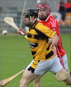  ??  ?? John O’Connor (Rathnure) about to deliver a handpass as Seán Donohoe of Fethard looks on in Saturday’s clash in New Ross.