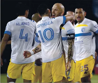  ?? PHELAN M. EBENHACK — THE ASSOCIATED PRESS ?? Magnus Eriksson, second from right, celebrates with Earthquake­s teammate Cristian Espinoza (10) after scoring on a penalty kick.