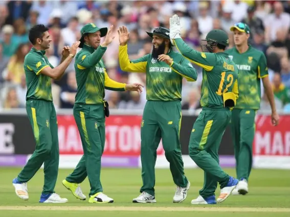  ?? (Getty) ?? South Africa celebrate victory in the final Royal London Series match