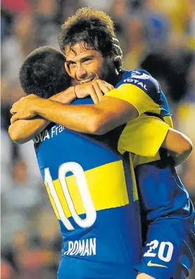  ??  ?? ¿Al otro grande?. Darío y un festejo en el Boca campeón Apertura 11.