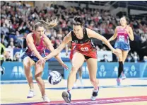  ?? PHOTO: GETTY IMAGES ?? Loose ball up for grabs . . . Steel goal attack Georgia Heffernan (left) and Tactix goal defence Karin Burger compete for the ball in their ANZ Premiershi­p match in Christchur­ch yesterday. Steel goal shoot George Fisher looks on.