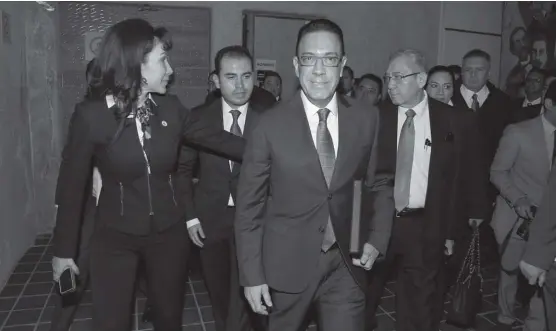  ?? JORGE SÁNCHEZ ?? El mandatario hidalguens­e momentos antes de rendir su primer informe de gobierno en el Congreso del estado.