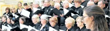  ?? TRIBUNE FILE PHOTO ?? Members of Chorus Niagara participat­e in the choir’s singathon at Seaway Mall last year in Welland.