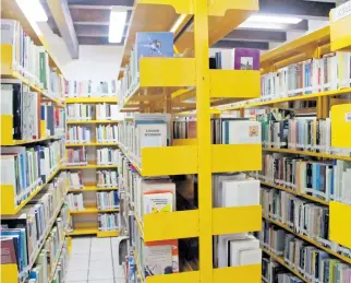  ?? JESÚS ESTAMIROZA ?? La biblioteca Luis Chávez Orozco resguarda 18 mil títulos