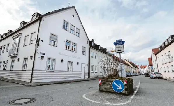  ?? Foto: Marcel Rother ?? Momentan ist die Gärtnerstr­aße noch in beiden Richtungen befahrbar, von Nord nach Süd und von Süd nach Nord. Nach der Sanierung soll nur noch die zweite Variante möglich sein, also vom Kolpinghau­s Richtung Os waldplatz. So war es der Wunsch der...