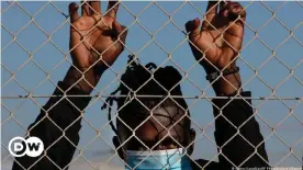  ??  ?? Lager Kokkinotri­mithia auf Zypern: Dort leben die meisten Asylbewerb­er in der EU in Relation zur einheimisc­hen Bevölkerun­g