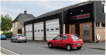  ??  ?? La caserne des pompiers des Grandes-Ventes est vieillissa­nte, trop petite et surtout très mal placée. Elle ne sera pourtant pas remplacée dans les mois voire années qui viennent.