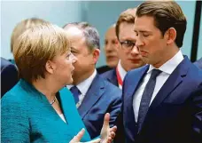  ?? Foto: Reuters ?? Dohoda s Rakouskem? Kancléřka Angela Merkelová se svým rakouským protějškem Sebastiane­m Kurzem na summitu v Bruselu.
