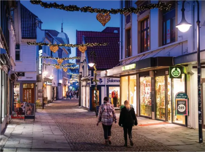  ?? FREDRIK REFVEM ?? Vektere skal hver dag de neste ukene bevege seg rundt i Stavanger for å sjekke om folk og bedrifter følger koronafors­kriften.