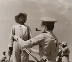  ??  ?? Cole painting the portrait of a Basuto soldier in Malta, 1943. Private Archive.