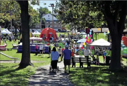  ?? DFM FILE PHOTO ?? Families spread out across Sutcliffe Park to enjoy a variety of children’s activities during a previous Conshohock­en FunFest.