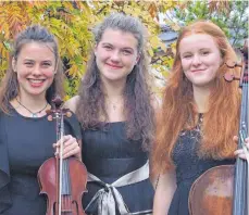  ?? FOTO: PRIVAT ?? Alina Klotz, Leonie Hauchler und Alice Hurwood geben am Sonntag ein Kammerkonz­ert.