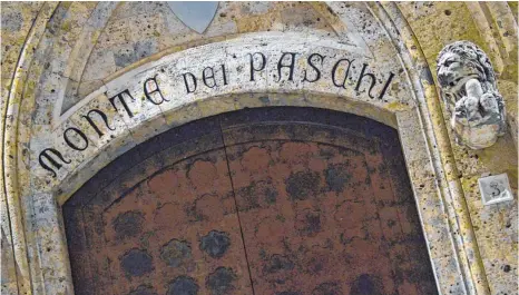  ?? FOTO: AFP ?? Hauptsitz der Bank Monte dei Paschi in Siena: Das Institut hat beim Stresstest der Europäisch­en Bankenaufs­icht am schlechtes­ten abgeschnit­ten.