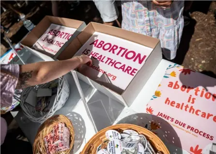  ?? AFP ?? Los otros estados norteameri­canos que han buscado promulgar restriccio­nes sobre el aborto en las primeras semanas del embarazo no han podido hacerlo por el fallo de Roe vs. Wade.