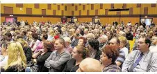  ??  ?? 600 Zuhörer: Der große Saal im Haus der Begegnung war gesteckt voll