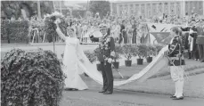  ?? FOTO: IMAGO IMAGES ?? Auch die Hochzeit mit Silvia 1976 spielt in der Serie eine Rolle.