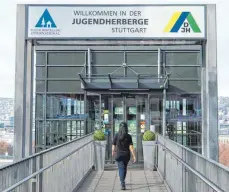  ?? FOTO: DPA ?? Modern und aufgeschlo­ssen wollen sich die 47 Jugendherb­ergen, hier der Eingang in Stuttgart, geben.