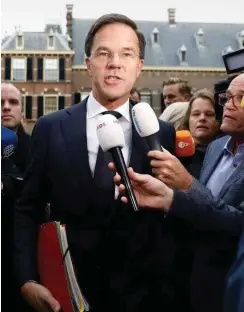  ?? Foto: AFP/ Bas Czerwinski ?? Mark Rutte am Dienstag vor dem Parlament in Den Haag