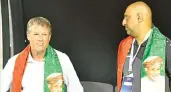  ??  ?? Erwin Koeman (left) and Oman’s assistant coach Muhanna Said