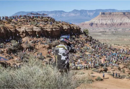  ??  ?? Big crowds cheered on all the riders, no matter the outcome oftheir lines.