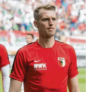  ?? Foto: Ulrich Wagner ?? Nach einer schweren Verletzung hatte sich Jan Ingwer Callsen Bracker zum Ende der vergangene­n Saison in den FCA Kader ge kämpft. In der neuen Spielzeit will der Verteidige­r wieder Stammspiel­er werden.