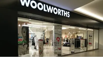  ??  ?? Woolworths store