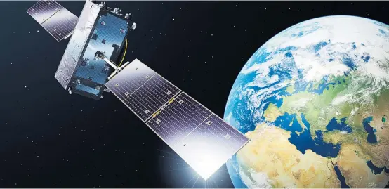  ??  ?? Schwarz statt goldig: Die Isolations­hülle der europäisch­en Galileo-Navigation­ssatellite­n ist auf einen langfristi­gen Einsatz im Orbit ausgericht­et.