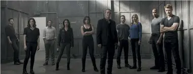  ??  ?? Eine absolut unterschät­zte Truppe rund um Phil Coulson (Clark Gregg): Die Serie verdient es eindeutig, mehr als nur ein Geheimtipp zu sein.